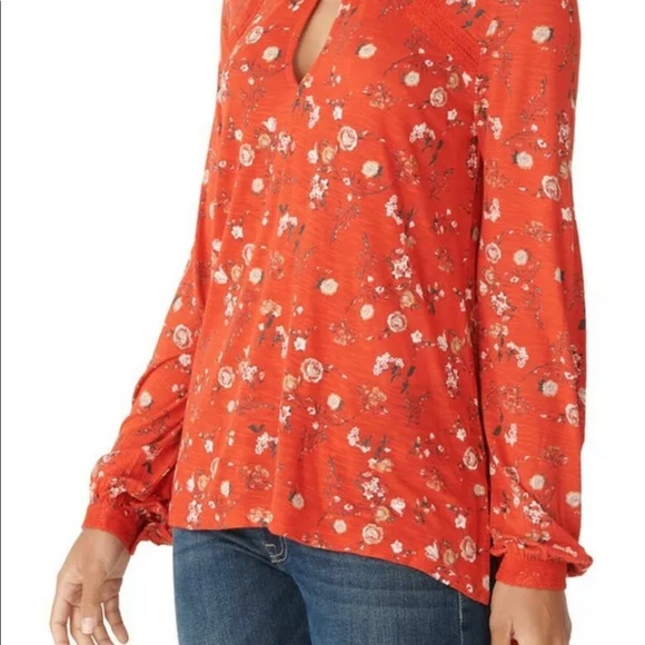 Lucky Brand red floral top blouse lace details viscose soft key hole neck sz XS - Picture 4 of 15